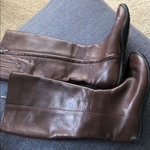 Tsubo brand flat brown boots